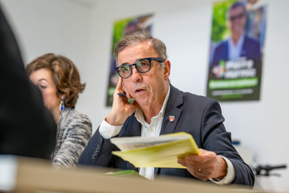 Pierre Hurmic, le maire écologiste de Bordeaux, dans son local de campagne le 20 février 2026.