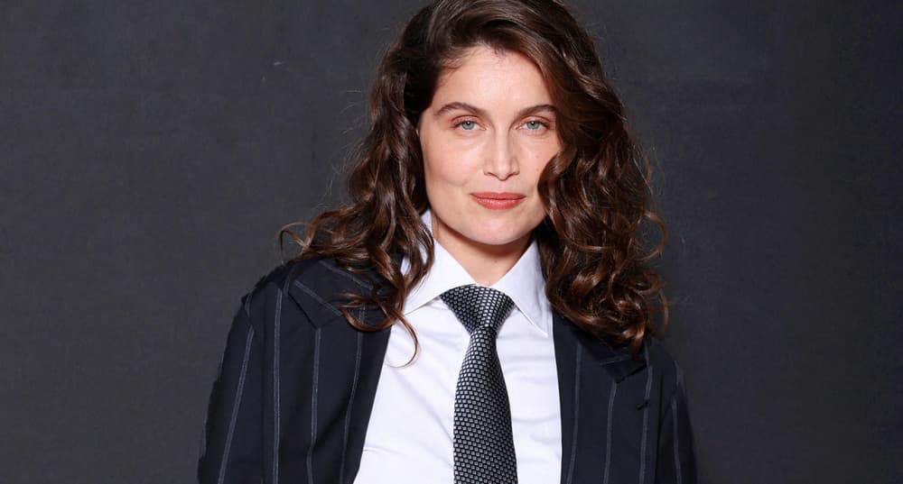 En toute discrétion, Laëtitia Casta s'est confiée dans un restaurant de l’avenue Montaigne.