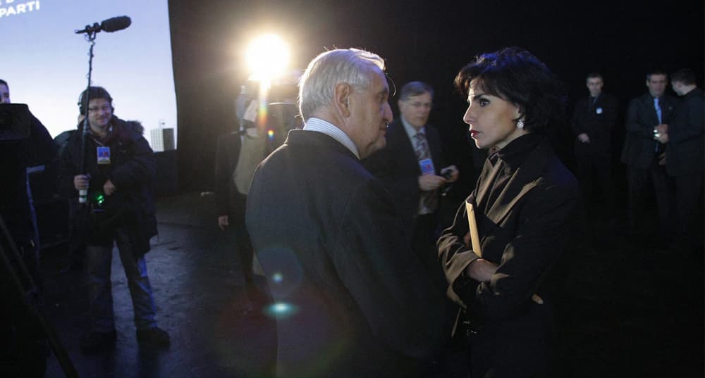 Jean-Pierre Raffarin et Rachida Dati en marge du conseil national de l’UMP au Parc des Expositions de Versailles, le 11 décembre 2010.