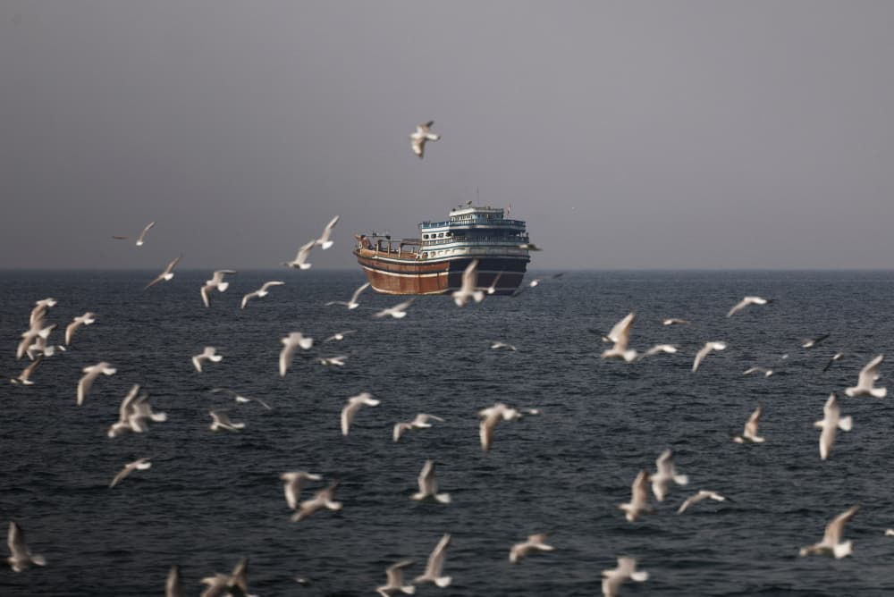 Le détroit d'Ormuz vu de Musandam, Oman, le 2 mars 2026