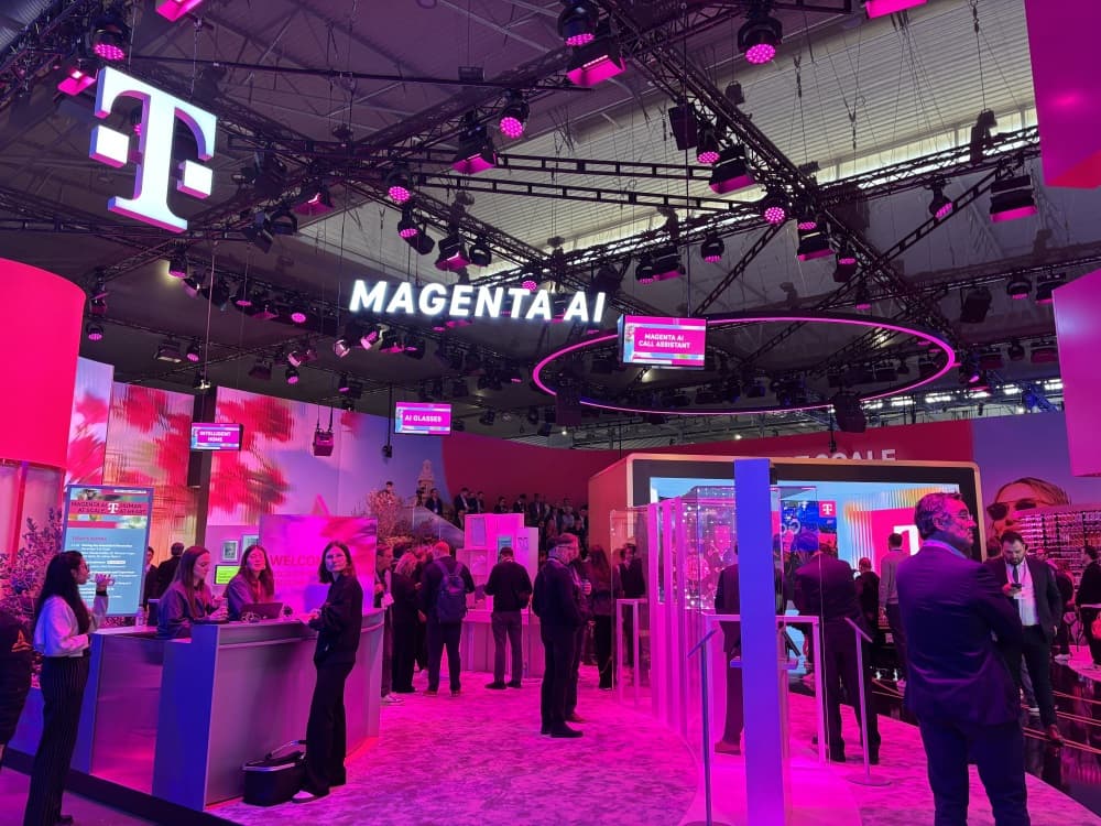 L'opérateur mobile allemand Deutsche Telekom s'est targué d'une première mondiale : un assistant personnel que l'on appelle avec son téléphone au lieu de passer par une application mobile.