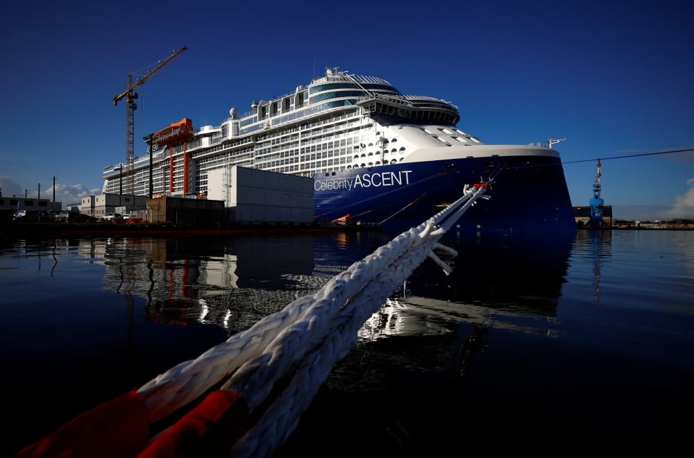 Le navire de croisière Celebrity Ascent aux chantiers navals Les Chantiers de l'Atlantique à Saint-Nazaire.