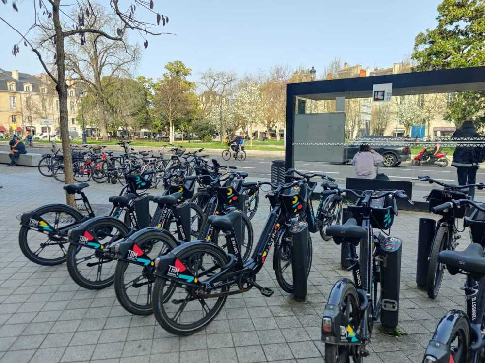 Des vélos en libre-service à Bordeaux.
