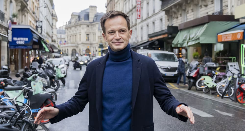 8 Novembre, 2025 - Pierre-Yves Bournazel rencontre les commerçants de la rue du Poteau (18 ème arrdt) dans le cadre de la campagne électorale pour les élections municipales à Paris.