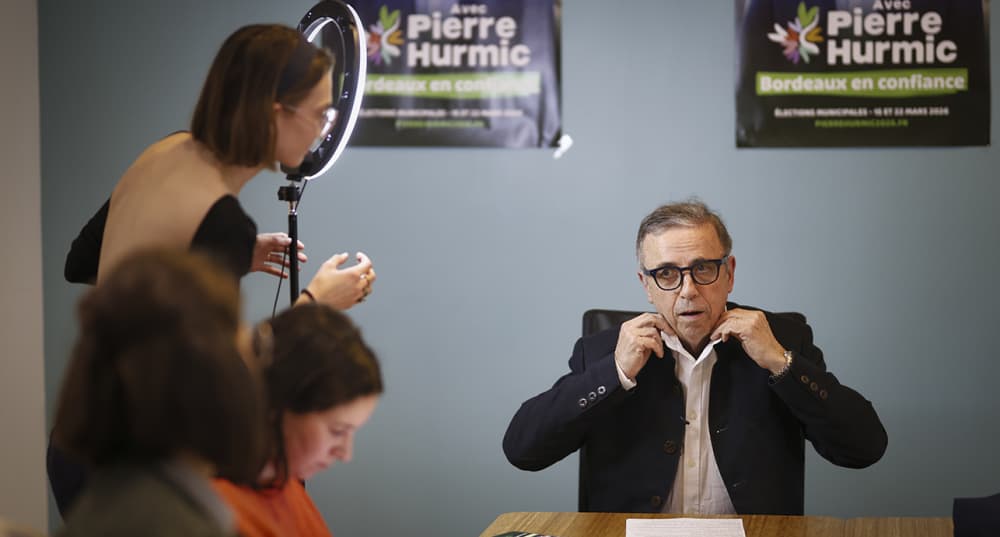 Bordeaux, 12 fevrier 2026. Pierre Hurmic, maire de Bordeaux et candidat à sa réélection, présente son programme en conférence de presse dans son nouveau local de campagne.