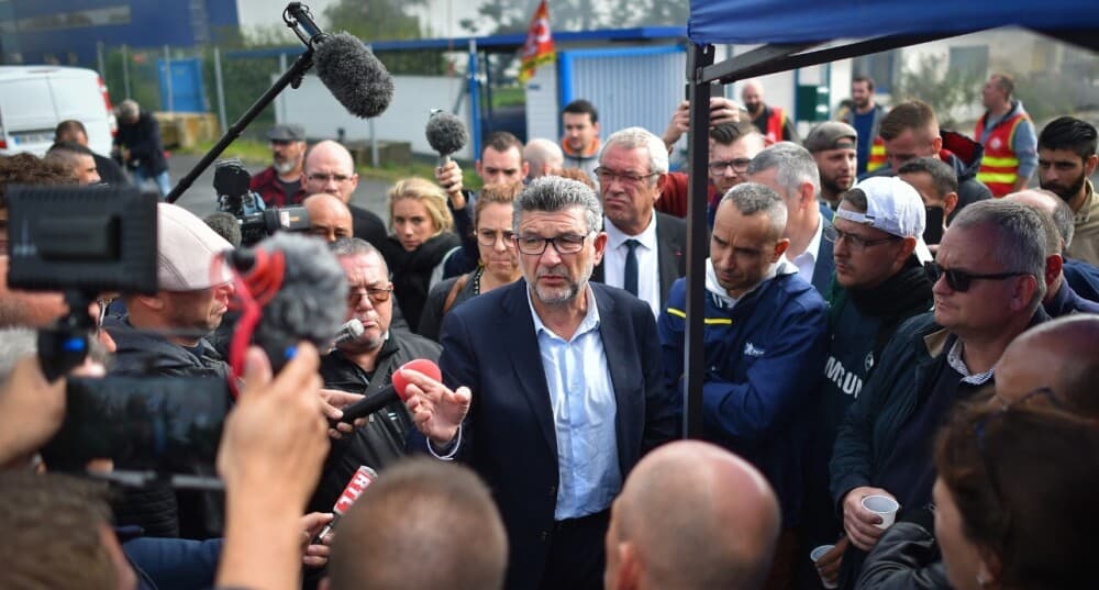 Le maire sortant Luc Bouard (Horizons) à l'usine Michelin de La Roche-sur-Yon