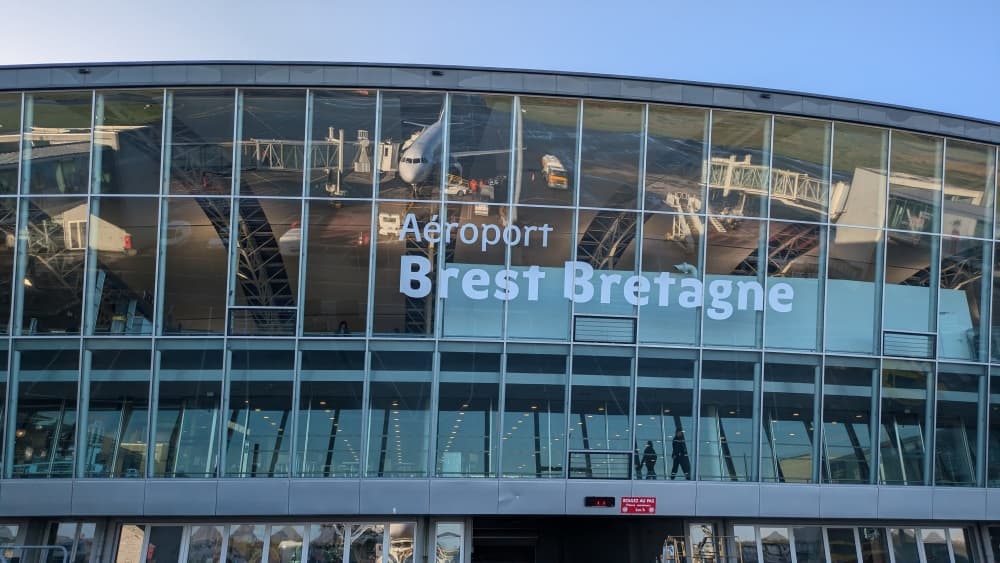 En 2025, l'aéroport Brest Bretagne a consolidé sa place de première plateforme régionale, mais a subi une baisse légère de son trafic.