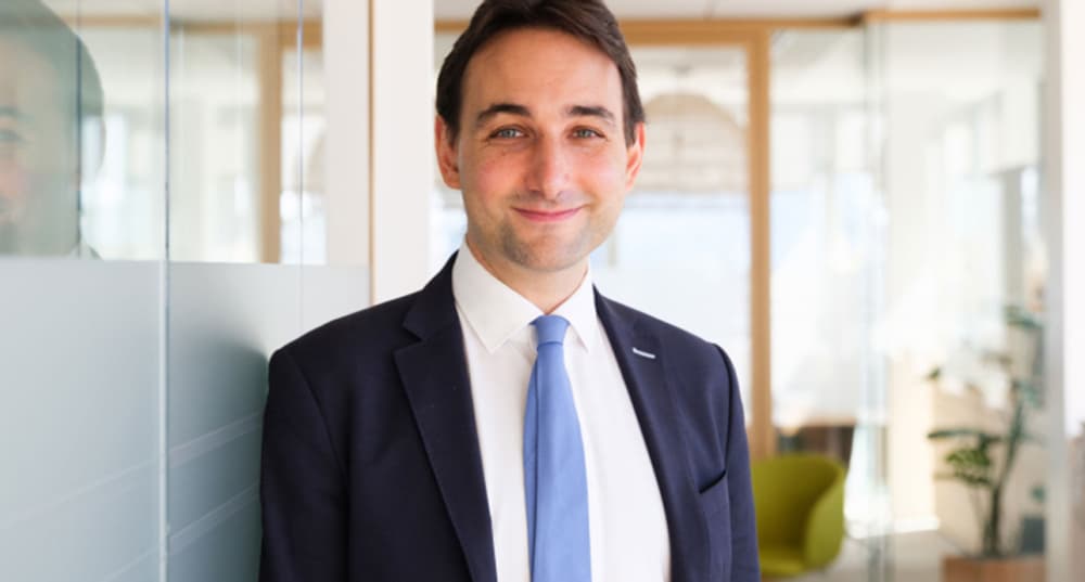 Nicolas Goldberg, expert des marchés énergétiques, alerte sur la montée de prix de pétrole.