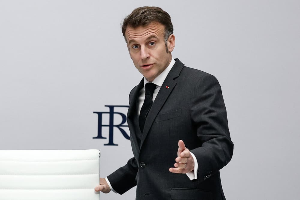 Emmanuel Macron qui préside une réunion du Conseil de défense et de sécurité sur la situation au Moyen-Orient, le 17 mars 2026.