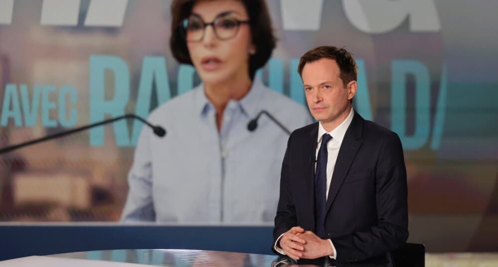 Le candidat Horizons sur le plateau de France 2, le 16 mars.