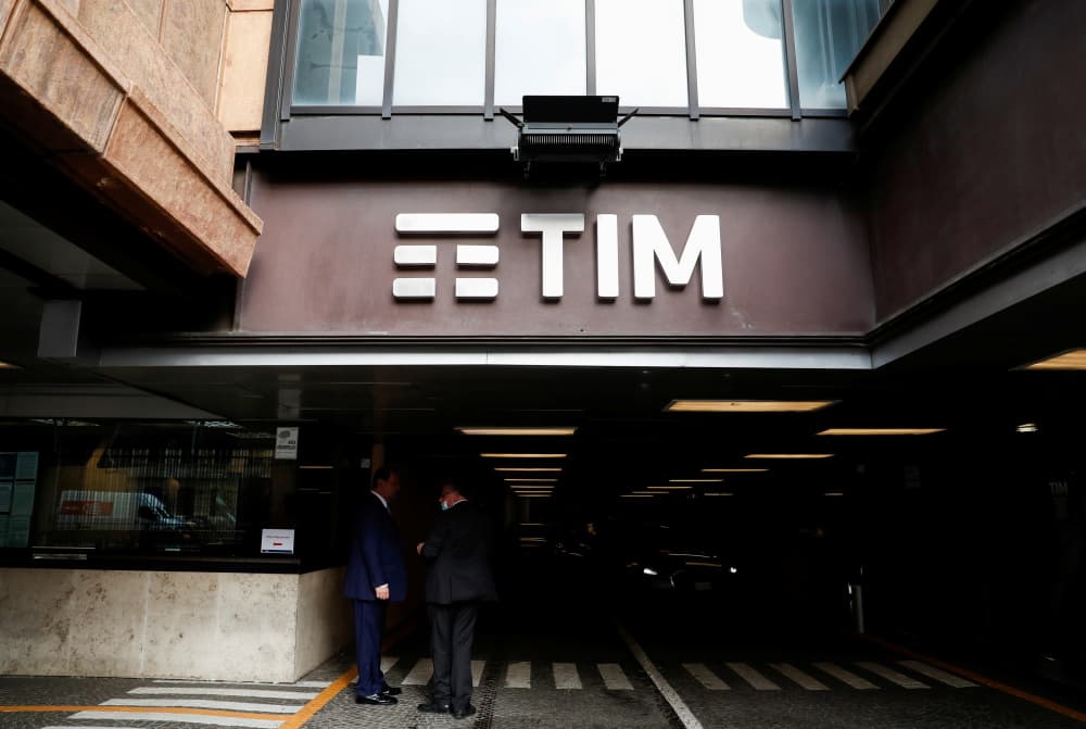 L'offre, combinant paiements en espèces et actions de Poste Italiane en échange de celles de TIM, valorise chaque action de l'opérateur à 0,635 euro.