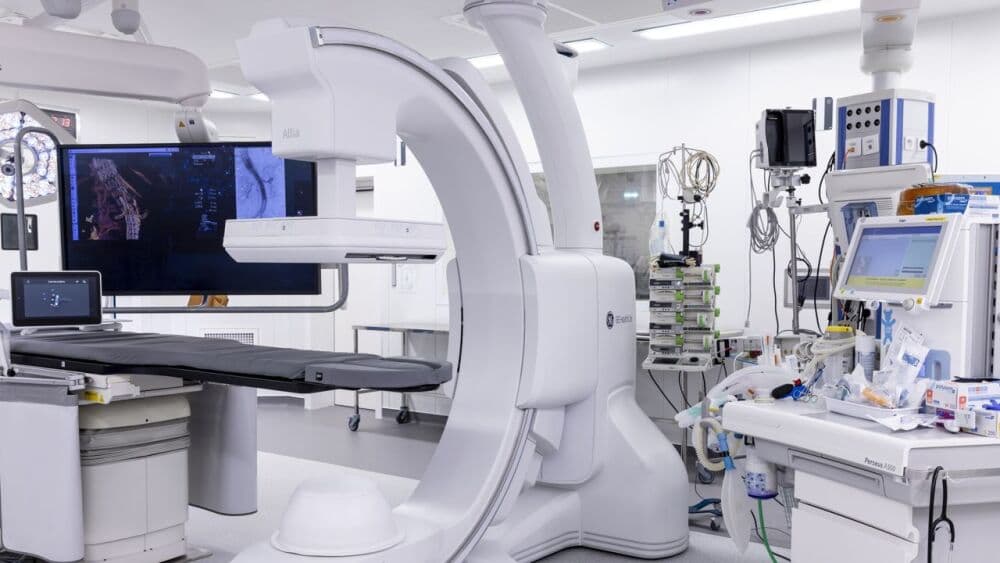 Allia™ Moveo est un dispositif médical imaginé par GE HealthCare (Yvelines), l’Institut de recherche technologique (IRT) Jules Verne et la PME Loiretech à Nantes.