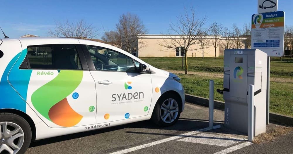 Dans l’Aude, le Syaden (syndicat départemental de l’énergie) coordonne le déploiement de bornes de recharge pour véhicules électriques sur un département à la fois très rural et très touristique.