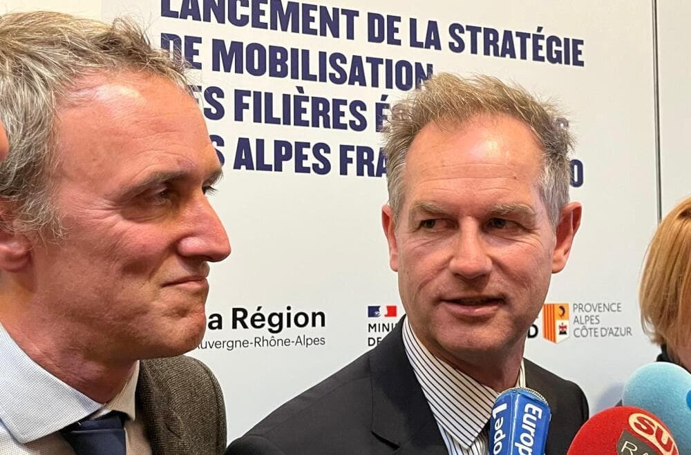 A gauche, Damien Robert, directeur général de la Solideo. A droite, Edgar Grospiron, président du comité d'organisation des JO 2030.