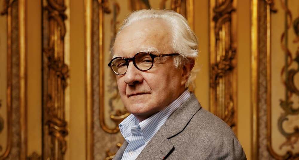 Alain Ducasse sort une gamme de macarons de huit parfums radicalement singuliers.