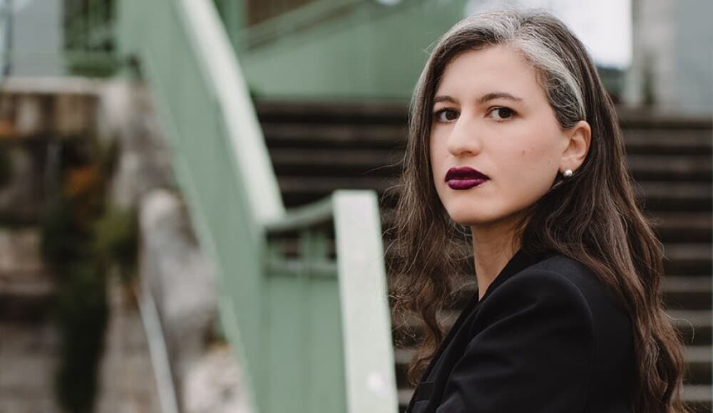 Sarah Zitouni est experte des mécanismes de pouvoir et de leadership en entreprise.