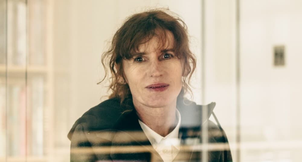 À 54 ans, Hélène Perlant entend mener « une révolution », « un tsunami de délivrance, que chaque témoignage qui arrive crée une nausée dans la société jusqu’à l’horreur ».