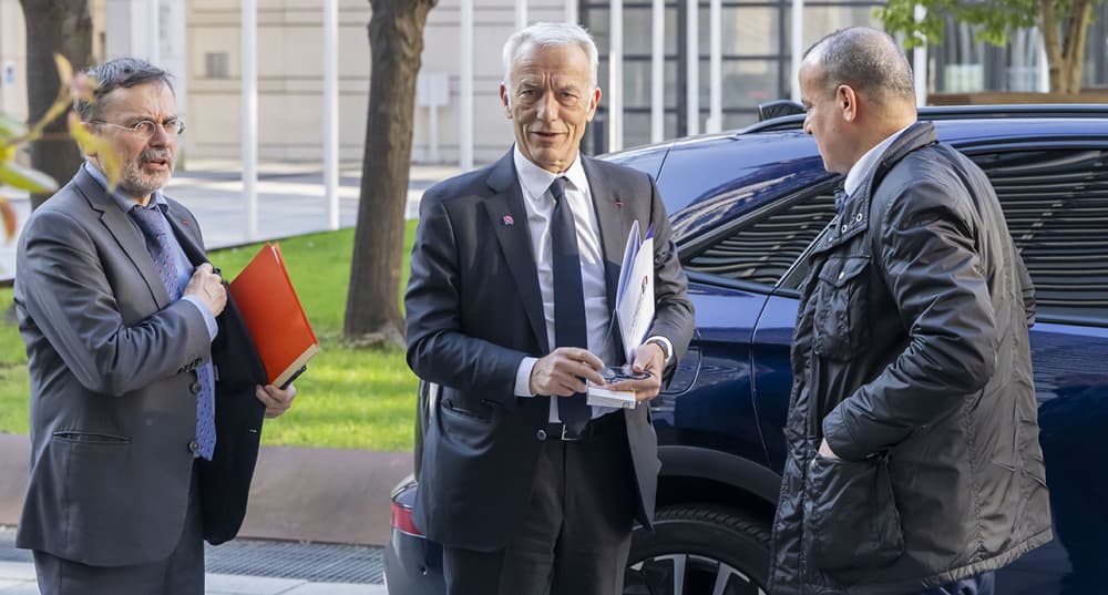 Patrick Martin lors d'une rencontre avec des représentants des secteurs industriels et des organisations patronales au sujet des répercussions du conflit au Moyen-Orient sur l'industrie, au ministère français de l'Économie et des Finances.