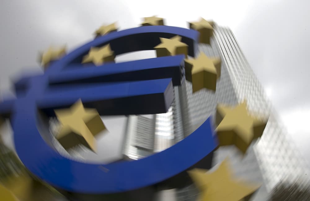 Cette suspension n'est pas propre aux établissements français. Elle découle du fonctionnement du système Target 2, infrastructure clé par laquelle transitent les flux financiers entre banques de la zone euro.