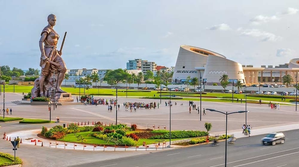 La Place de l’Amazone à Cotonou, Bénin.