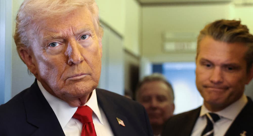 Donald Trump, et le secrétaire de la Défense Pete Hegseth, le 7 mars 2026.