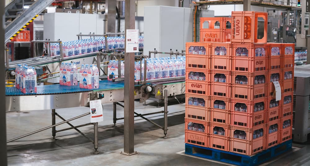 Evian fête ses 200 ans cette année avec des ventes globales à 27,3 milliards d'euros.