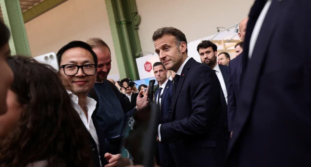 Emmanuel Macron au Festival du livre, vendredi au Grand Palais à Paris.