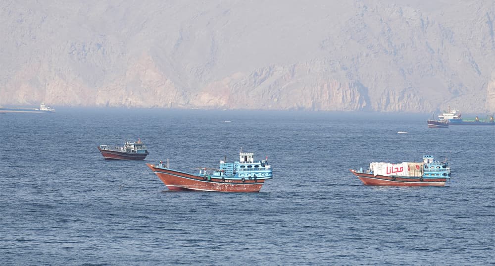 Navires et pétroliers dans le détroit d'Ormuz au large de Musandam, Oman, 18 avril 2026.