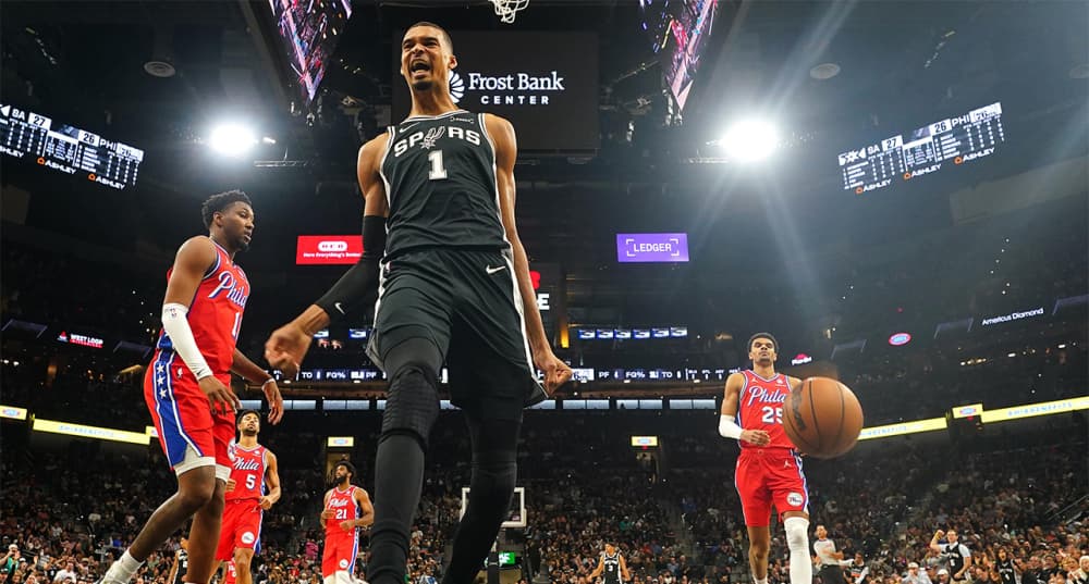 Victor Wembanyama lors de la première mi-temps du match contre les Philadelphia 76ers, le 6 avril 2026 à San Antonio.