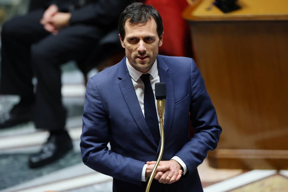 Le ministre de la Transition Écologique, Mathieu Lefèvre, appelle les services de l'État à se ranger du côté des industriels désormais.