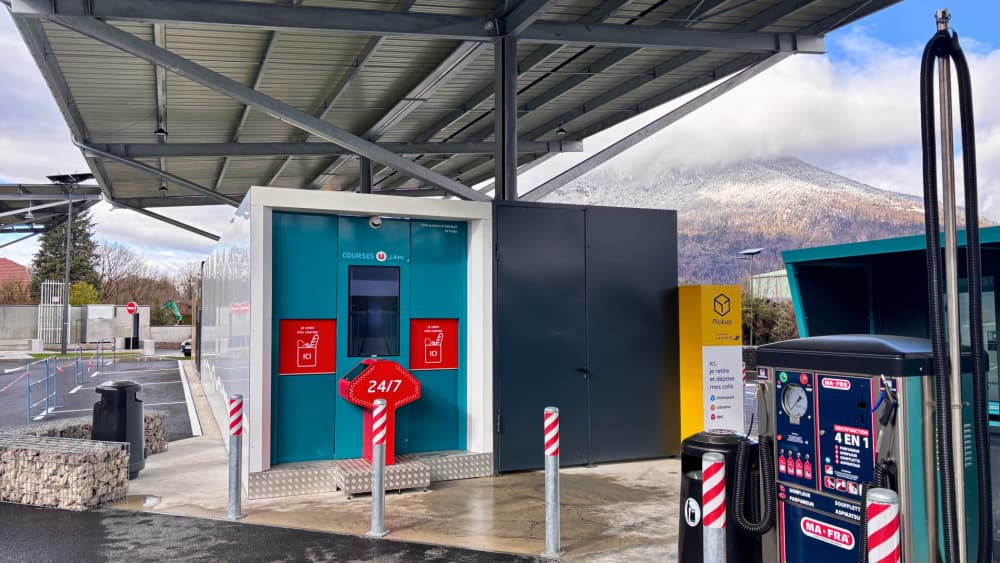 Un "Dropper" installé par la start-up bordelaise pour assurer le service de drive alimentaire d'un supermarché.