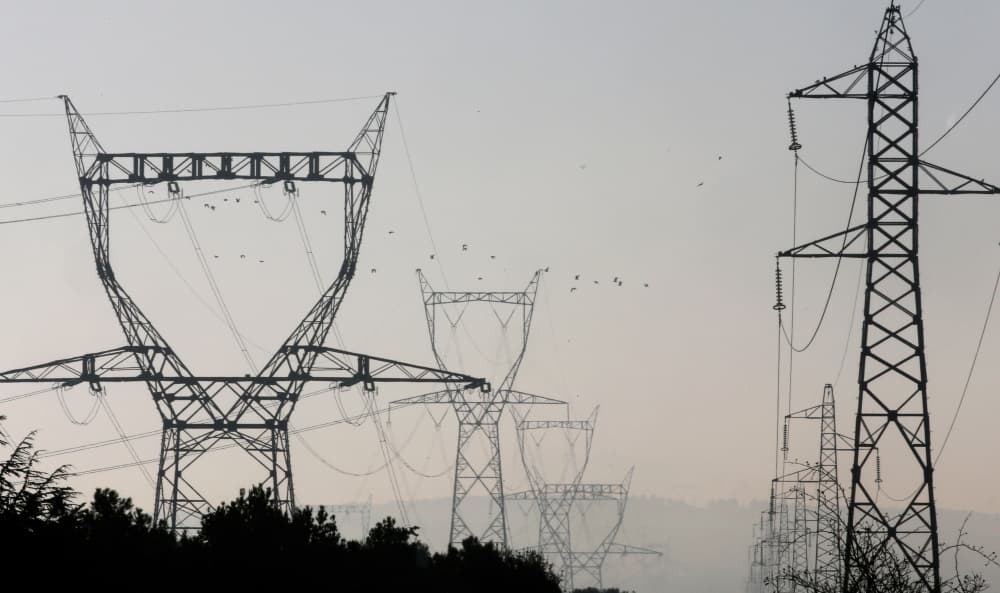 Sur la plaque européenne, les interconnexions électriques sont souvent saturées : quand les limites physiques sont atteintes, les prix du MWh se découplent entre les pays.