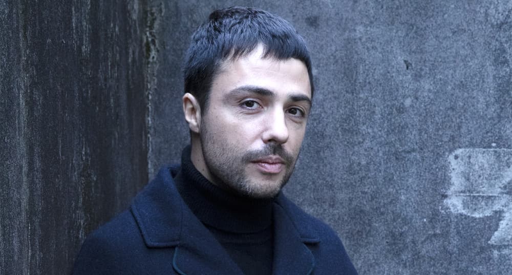 Julien Perez emmène ses lecteurs dans un monde instable : celui des rêves.