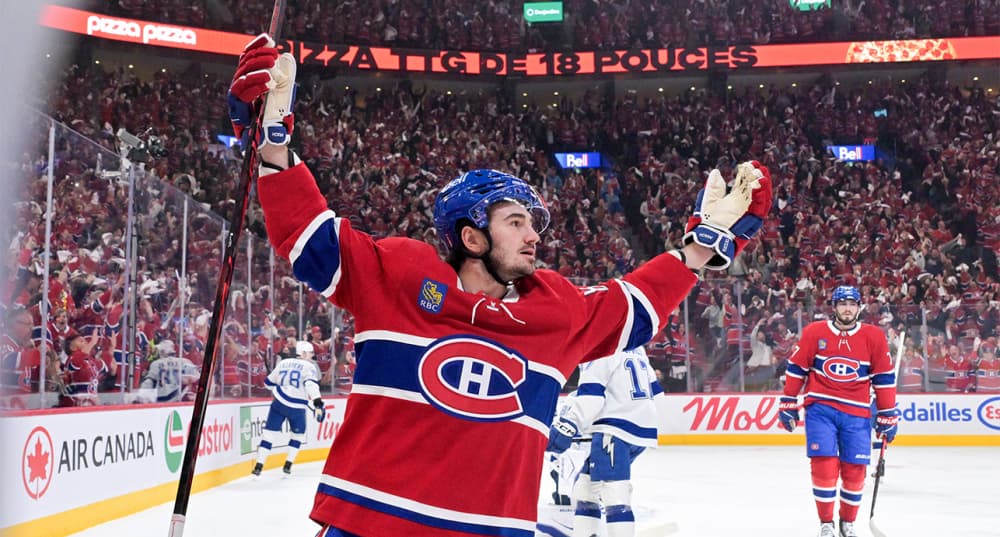 L’attaquant des Montreal Canadiens Alexandre Texier célèbre après avoir marqué un but contre le Tampa Bay Lightning lors de la première période du match no 3 du premier tour des séries éliminatoires de la Coupe Stanley 2026, au Bell Centre.