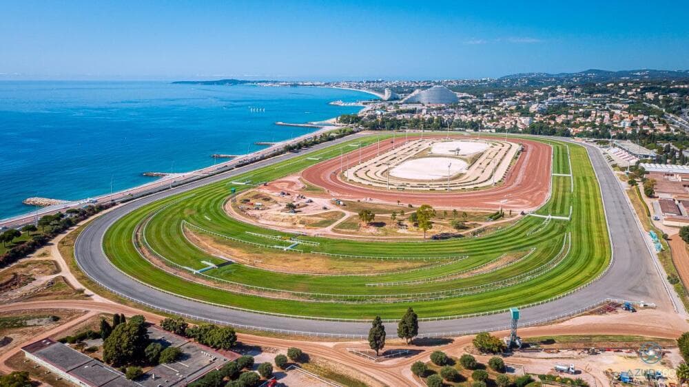 L'hippodrome de la Côte d'Azur, deuxième de France en nombre de réunions après Vincennes, déploie pour la première fois un dispositif de réutilisation des eaux usées traitées.