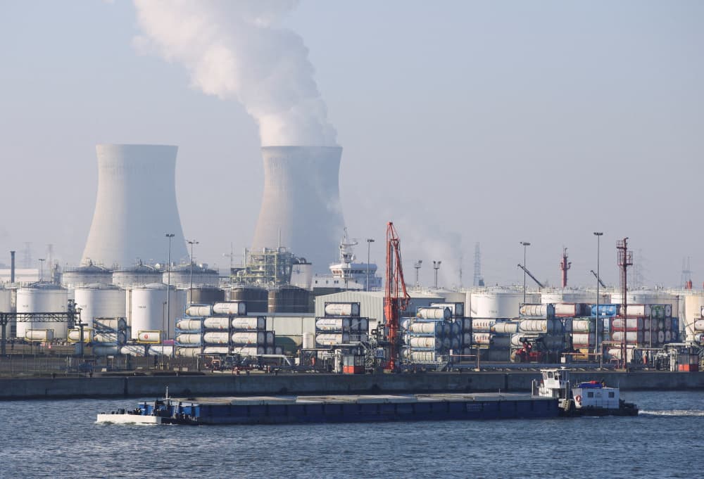 La centrale nucléaire de Doel, implantée près du port d'Anvers.