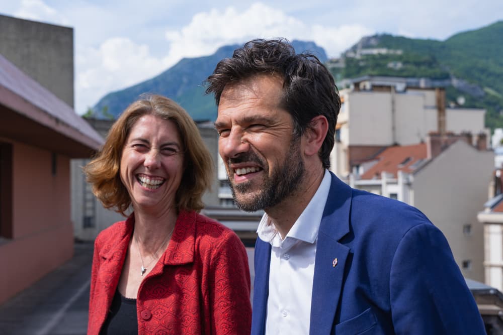 Guillaume Lissy (PS), nouveau président de Grenoble Alpes Métropole et Laurence Ruffin (EELV), maire de Grenoble, après l'élection à la Métropole, le jeudi 30 avril 2026.