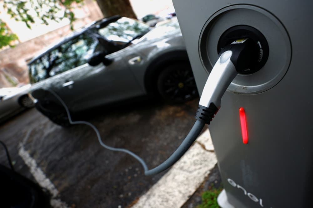 En avril, 28 % des achats de voitures neuves réalisés par des particuliers portaient sur des modèles électriques.