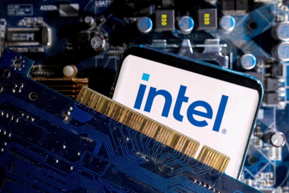 illustration d'un smartphone avec un logo intel affiche