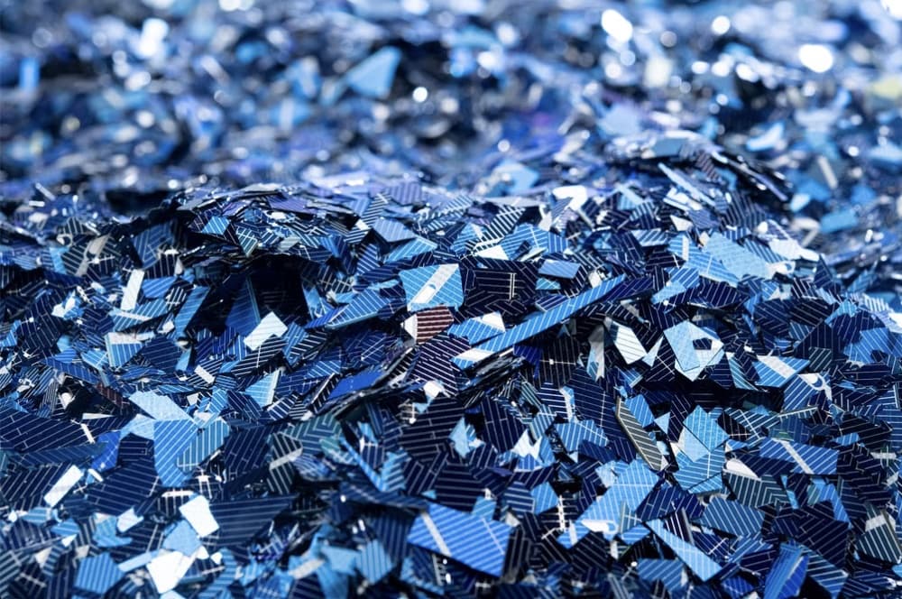 L'usine iséroise de Rosi, qui lui sert de démonstrateur, peut actuellement recycler près de 2 500 tonnes de panneaux solaires par année.