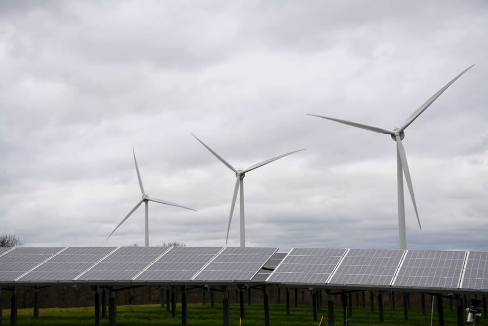 Le développement de l'éolien et du solaire en Nouvelle-Aquitaine ont contribué à une production d'électricité record en 2025.