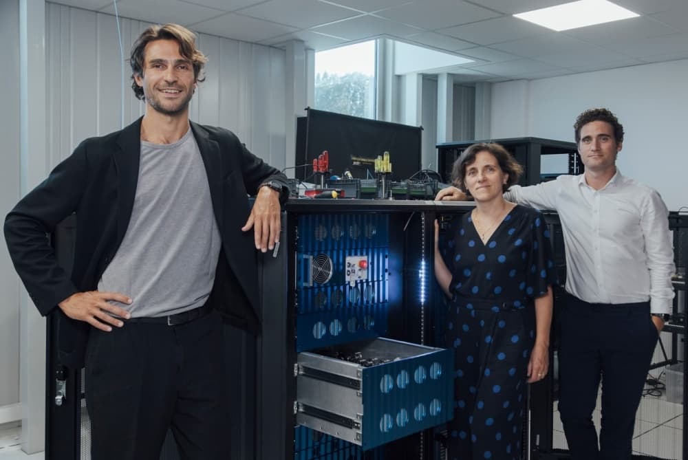 Les fondateurs de Quandela : Pascale Senellart, Niccolo Samaschi et Valérian Giesz.