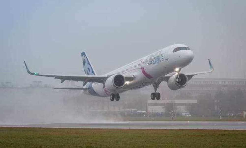 Airbus vise toujours 870 livraisons d'avions commerciaux cette année, un niveau qui dépasserait le précédent record historique de 863 appareils atteint en 2019, avant la crise du Covid-19.