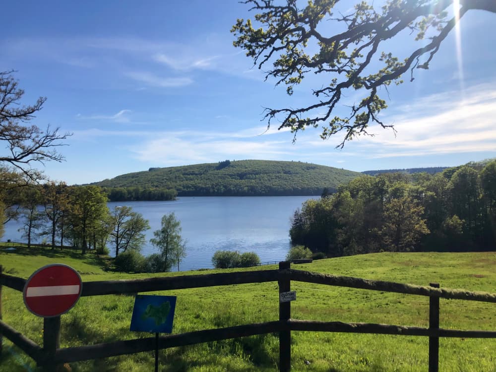 Les 45 kilomètres de rivages et cinq plages du lac de Vassivière ont attiré 180 000 visiteurs en 2025.