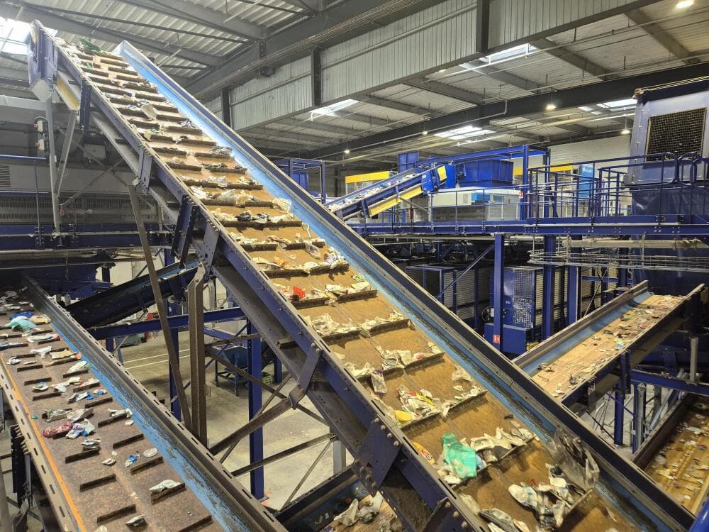 Le tri des déchets à l'usine Paprec.