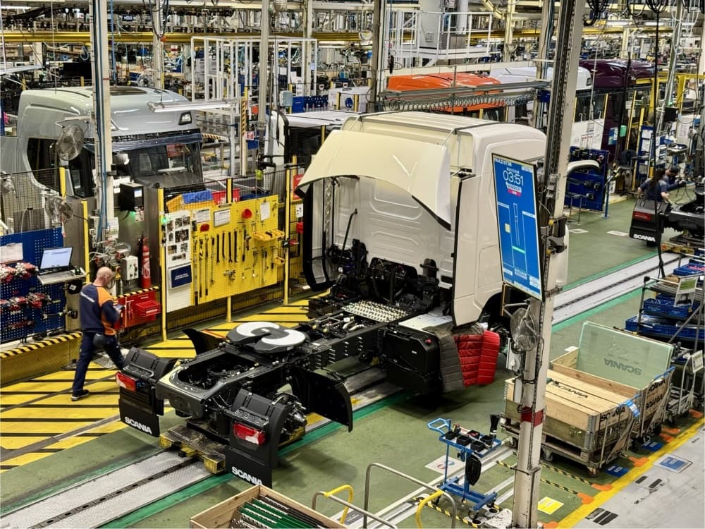 Scania va produire des camions électriques dans sa giga-usine d’Angers, selon les annonces de sa direction suédoise à Choose France.