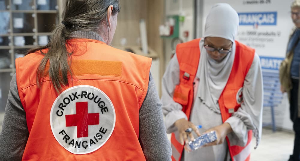 Des bénévoles de la Croix-Rouge française.