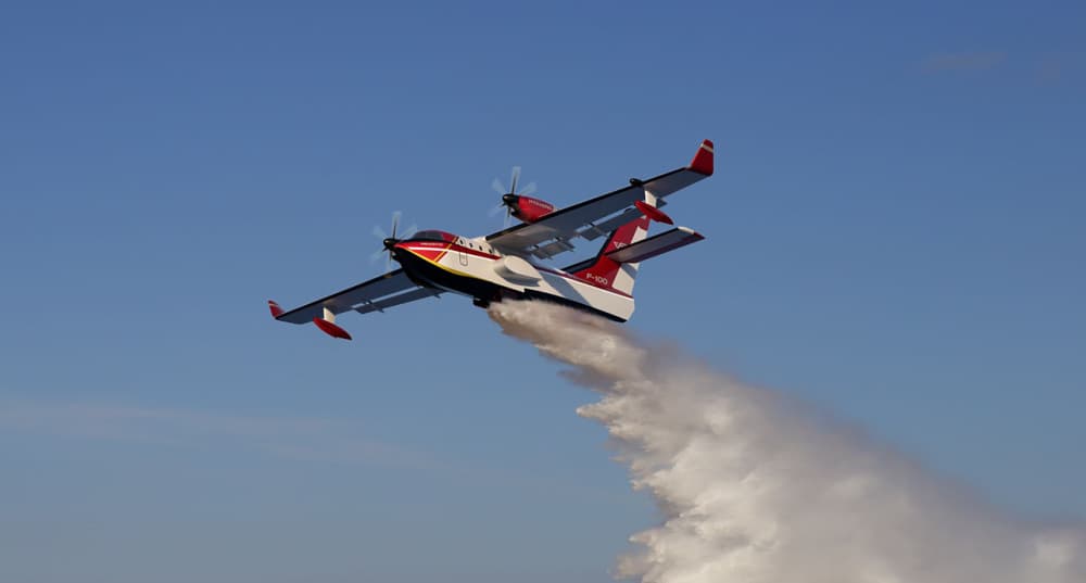 Le bombardier d'eau amphibie Fregate-F100 de Hyanero.
