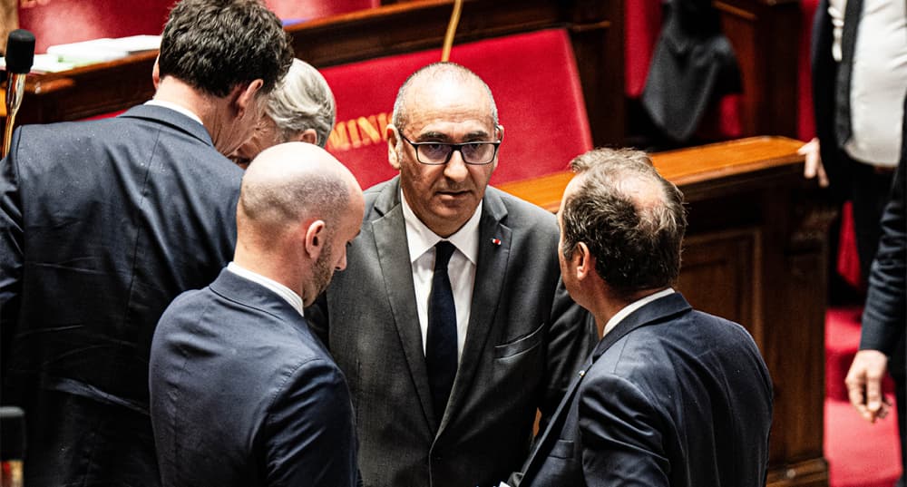 Le ministre de l'intérieur, Laurent Nuñez, discute avec le premier ministre, Sébastien Lecornu, avant le début de la séance des Questions au gouvernement, à l’Assemblée nationale, à Paris, le 13 mai 2026.