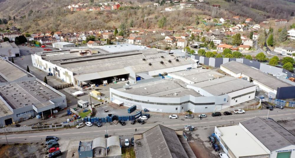 Vue aérienne des locaux de la fonderie SAM à Decazeville.